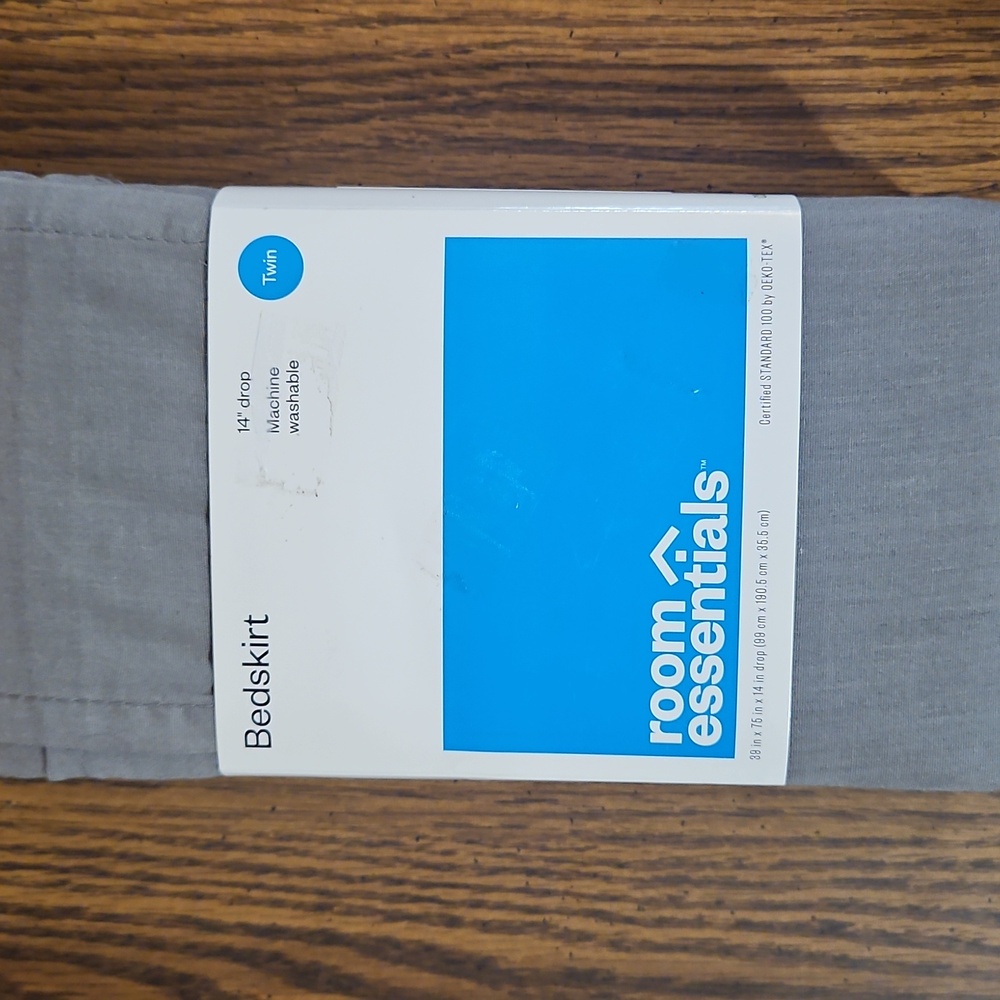 ROOM ESSENTIALS Twin Bedskirt.